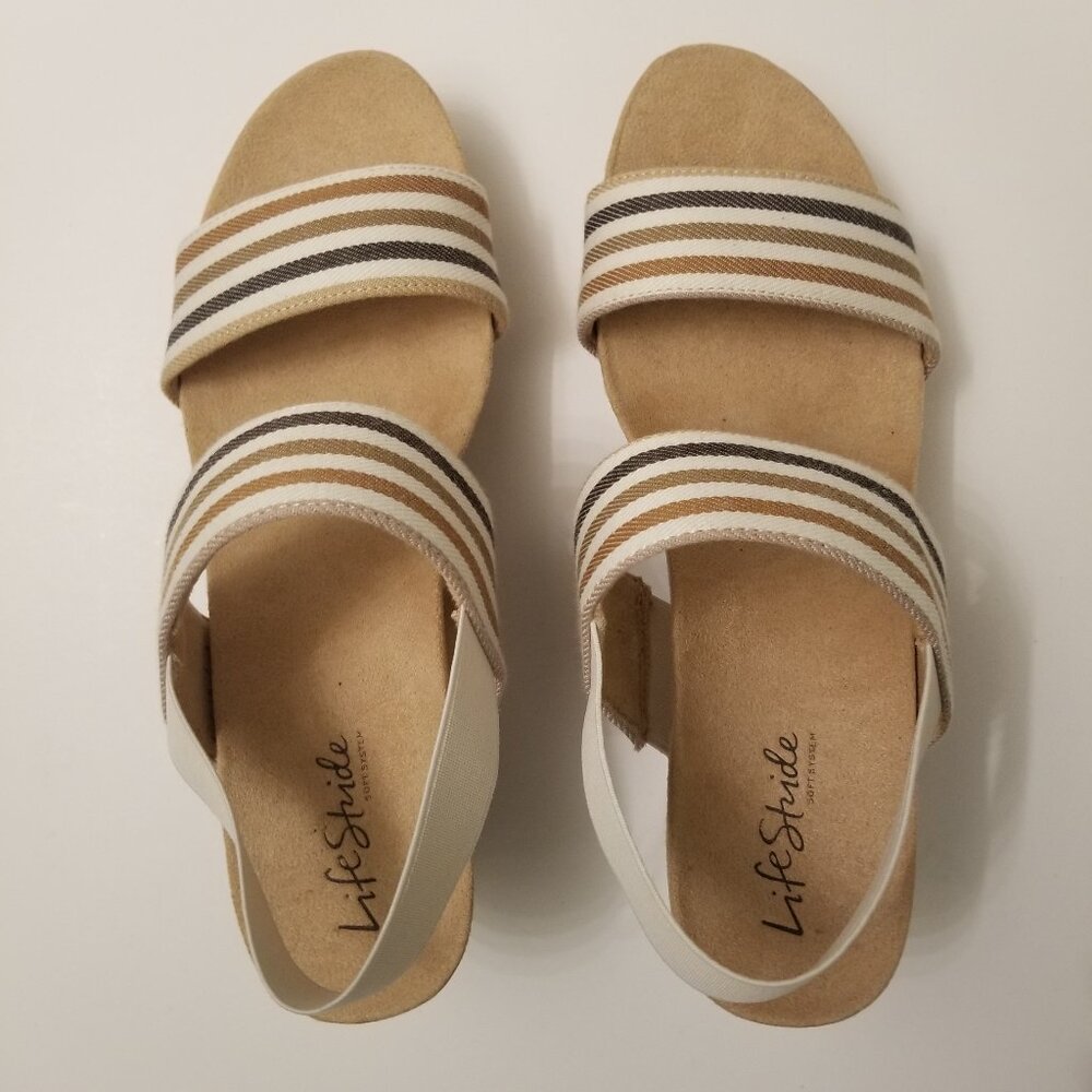 Life Stride Delta Tan and White Wedge  size 8.5   NWOT